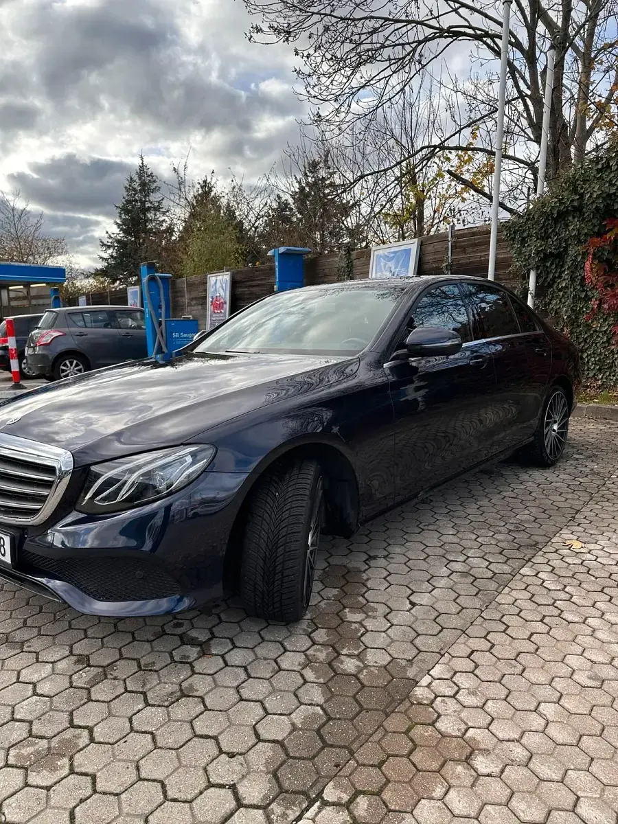 Gebraucht Mercedes E220 194 PS (142 kW) 2016 Andere farben Limousine