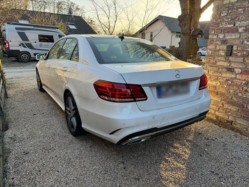 Gebraucht Mercedes E350 AMG 258 PS (189 kW) 2014 Weiß Limousine