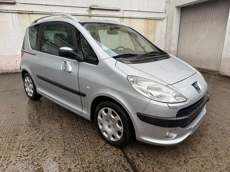 Gebraucht Peugeot 1007 Premium 73 PS (53 kW) 2006 Silber/grau (metallic) Van / Kleinbus