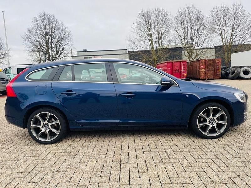 Gebraucht Volvo V60 Ocean Race 150 PS (110 kW) 2015 Blau Kombi