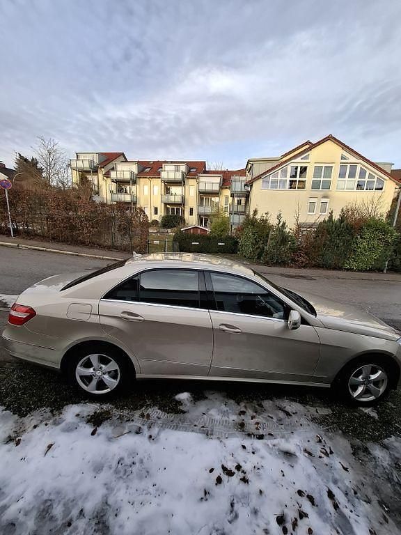 Gebraucht Mercedes E220 170 PS (125 kW) 2013 Gold Limousine