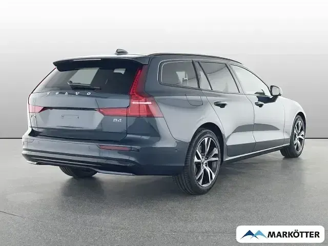 Gebraucht Volvo V60 Plus 197 PS (144 kW) 2025 Blau Kombi