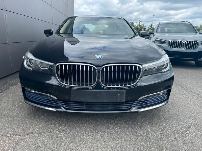 Schwarz Gebraucht 2016 BMW 730 Limousine | 23.400 € - Bild 1/4