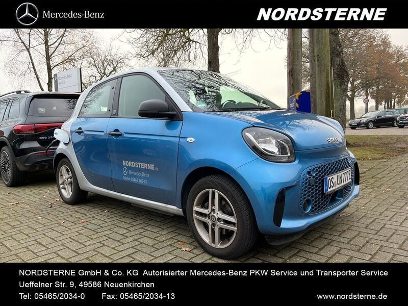 Blau Gebraucht 2020 Smart ForFour Electric Drive Passion Limousine | 12.888 € (Teuer) - Bild 1/4