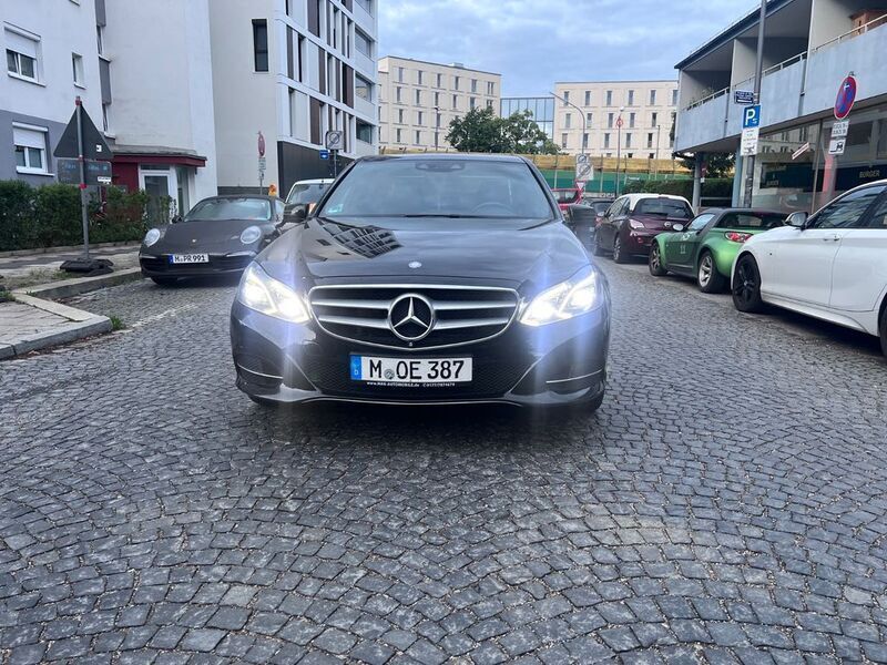 Schwarz Gebraucht 2015 Mercedes E350 Avantgarde Limousine | 19.300 € (Fairer Preis) - Bild 1/4