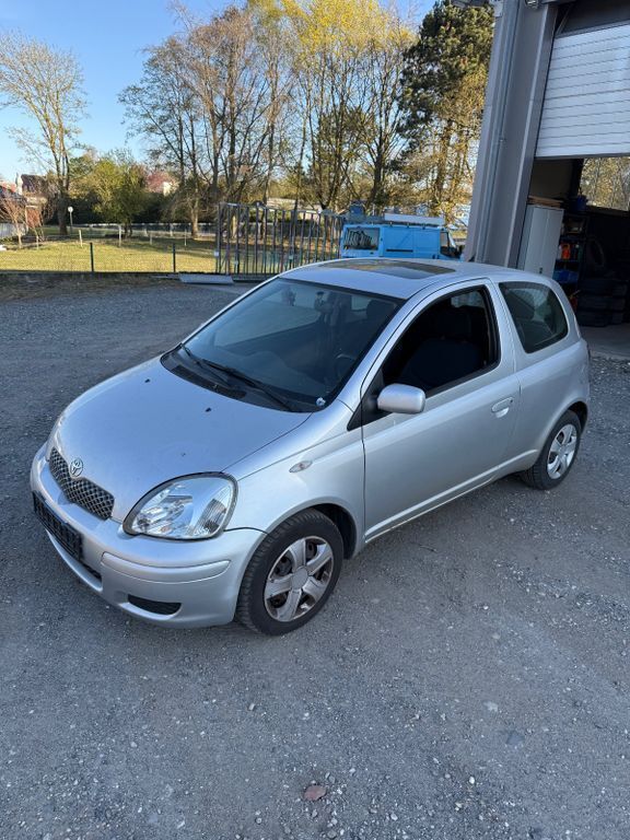 Silber Gebraucht 2004 Toyota Yaris Sol Kleinwagen | 1.199 € (Guter Preis) - Bild 1/4