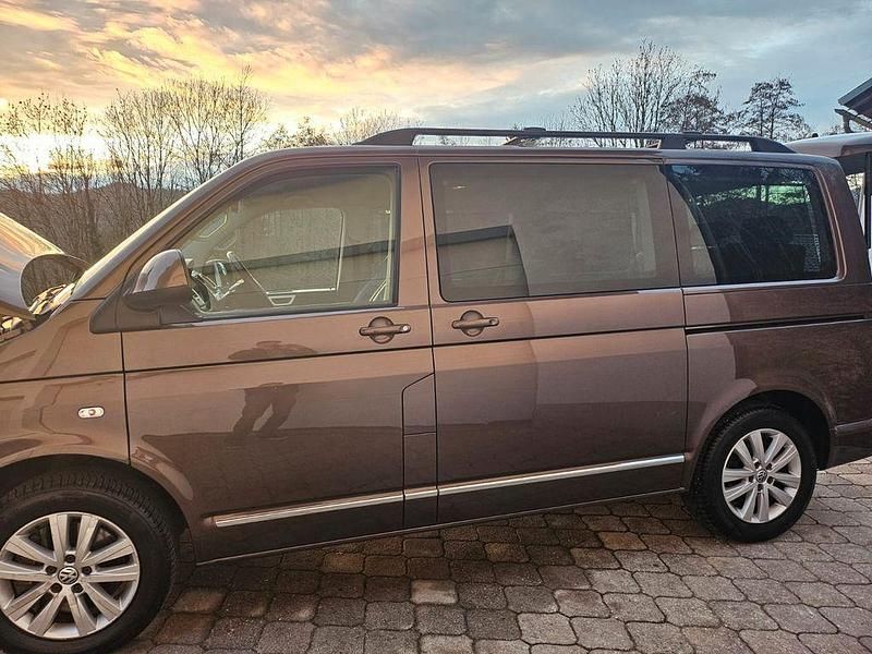 Usata VW Multivan 179 CV (131 kW) 2015 Marrone Monovolume