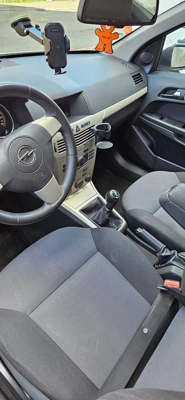 Gebraucht Opel Astra 90 PS (66 kW) 2008 Grau Coupé