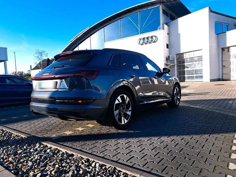 Gebraucht Audi e-tron S-Line 230 kW (313 PS) 2021 Silber SUV