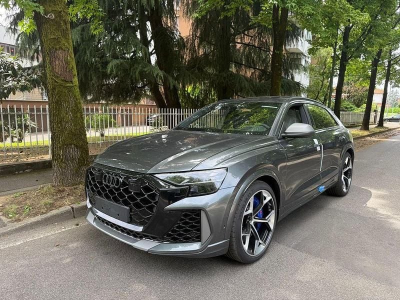 Grau Neu 2025 Audi RS Q8 Performance SUV | 148.750 € (Superpreis) - Bild 1/4