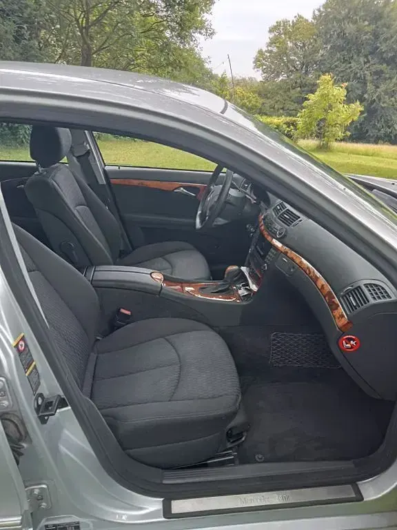Gebraucht Mercedes E200 Elegance 125 PS (91 kW) 2007 Silber Limousine