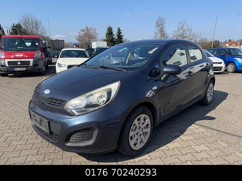 Gebraucht Kia Rio Edition 7 86 PS (63 kW) 2013 Blau Limousine
