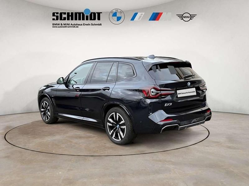 Gebraucht BMW iX3 210 kW (286 PS) 2023 M carbonschwarz SUV