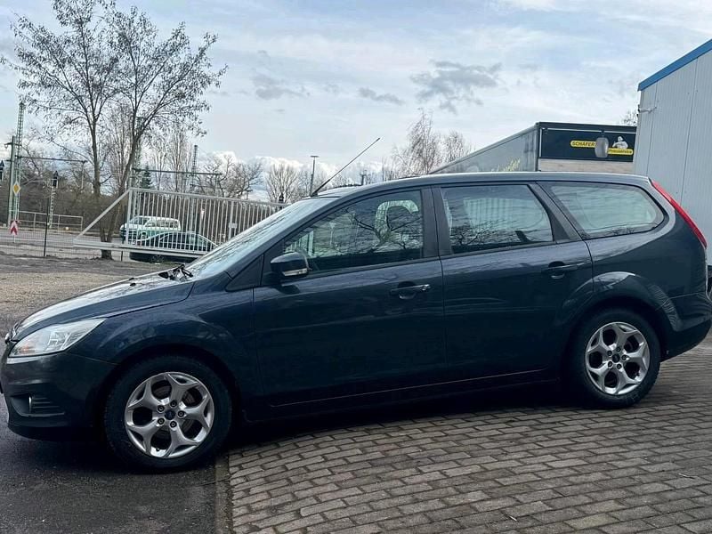 Gebraucht Ford Focus Titanium 125 PS (91 kW) 2009 Grau Kombi