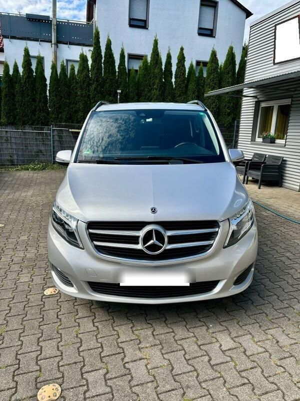 Silber Gebraucht 2018 Mercedes V220 Edition Van / Kleinbus | 37.900 € (Fairer Preis) - Bild 1/4