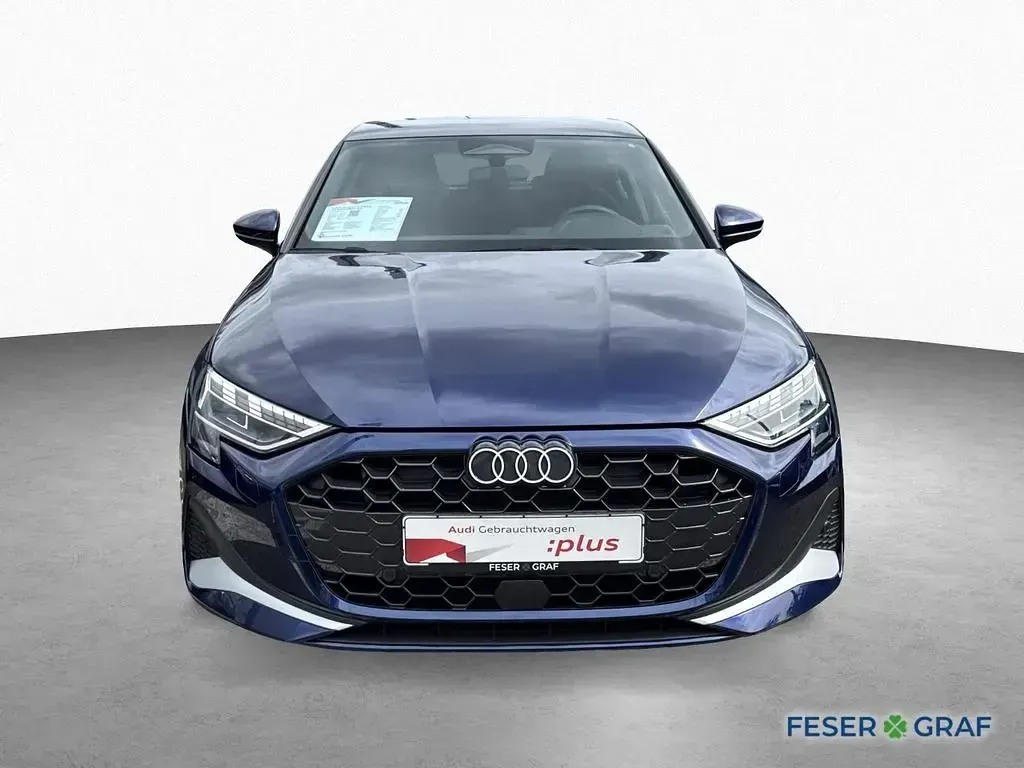Gebraucht Audi A3 Ambiente 150 PS (110 kW) 2025 Navarrablau metallic Limousine