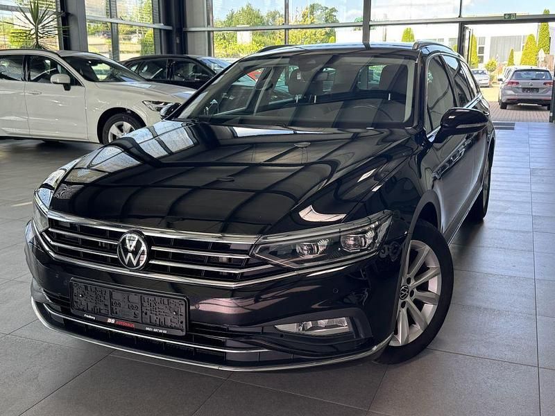 Gebraucht VW Passat Elegance 150 PS (110 kW) 2023 Deep black pearlescent Kombi