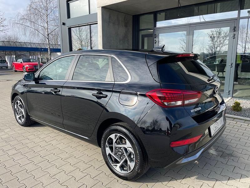 Neu Hyundai i30 140 PS (102 kW) 2025 Abyss black mineraleffekt Limousine