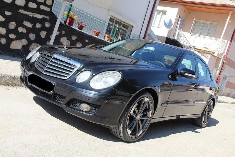Schwarz Gebraucht 2007 Mercedes E220 Limousine | 7.000 € (Etwas zu teuer) - Bild 1/4
