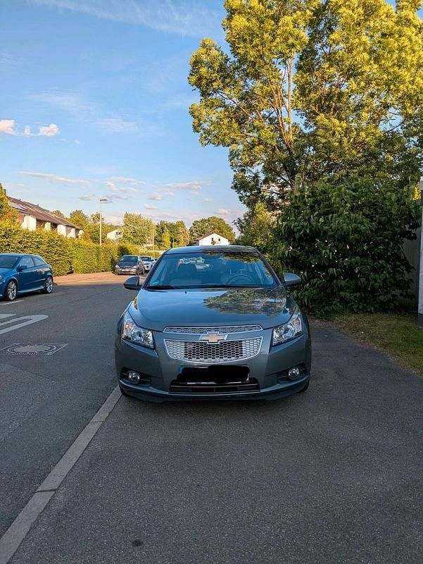 Grau Gebraucht 2011 Chevrolet Cruze LS Limousine | 3.500 € (Guter Preis) - Bild 1/4