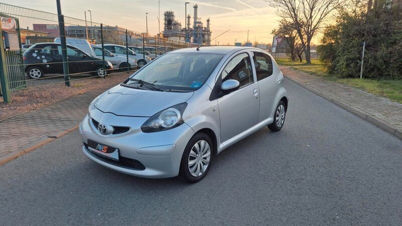 Silber Gebraucht 2006 Toyota Aygo Cool Kleinwagen | 2.790 € (Fairer Preis) - Bild 1/4