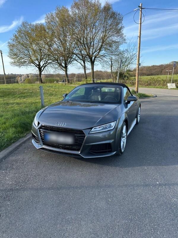 Grau Gebraucht 2016 Audi TT Roadster Ambiente Cabrio | 23.200 € (Fairer Preis) - Bild 1/4