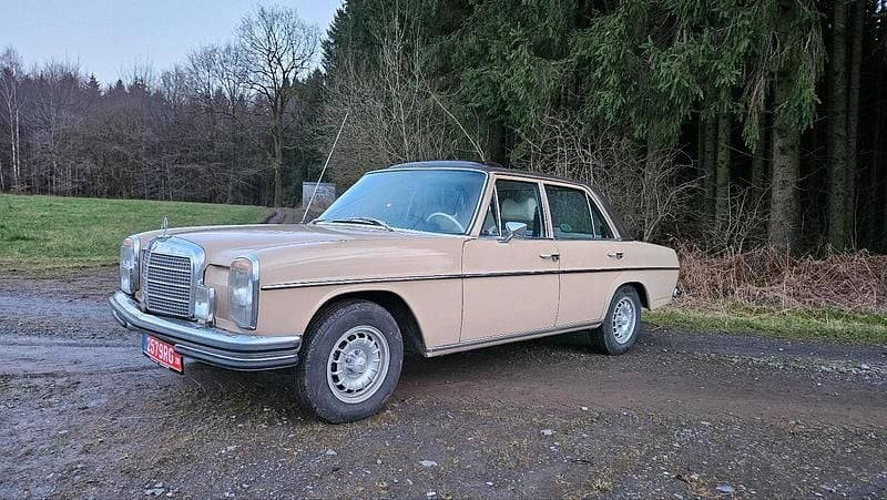 Gebraucht Mercedes W114 120 PS (88 kW) 1973 Beige Limousine