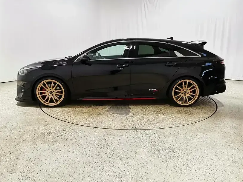Gebraucht Kia ProCeed Sport 204 PS (150 kW) 2023 Schwarzmet. Kleinwagen
