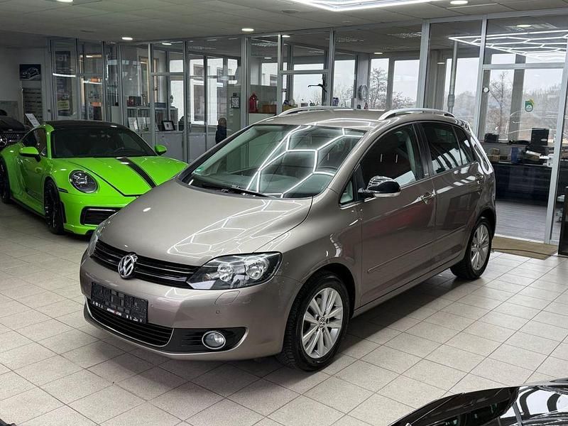 Kaschmirbraun Gebraucht 2011 VW Golf Style Limousine | 8.900 € (Fairer Preis) - Bild 1/4