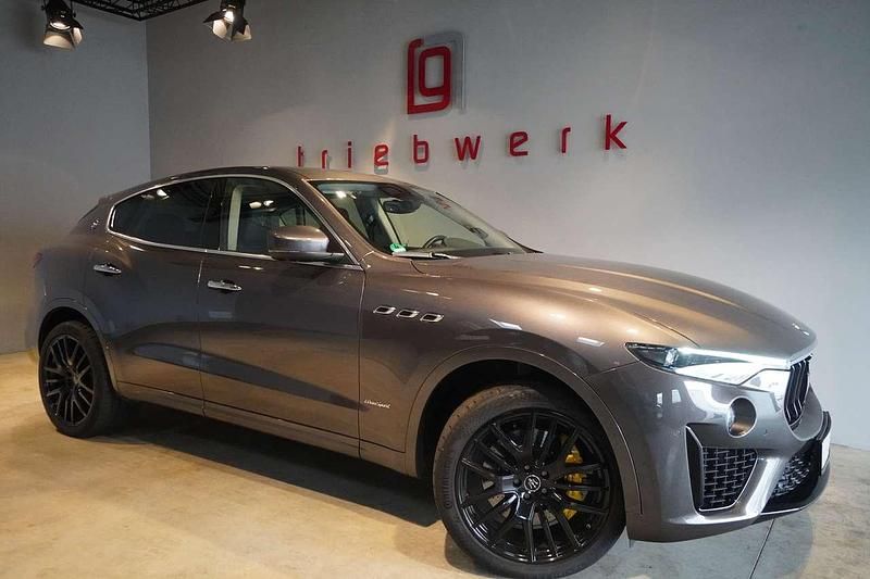 Grigio maratea Gebraucht 2019 Maserati Levante SUV | 46.941 € (Superpreis) - Bild 1/3