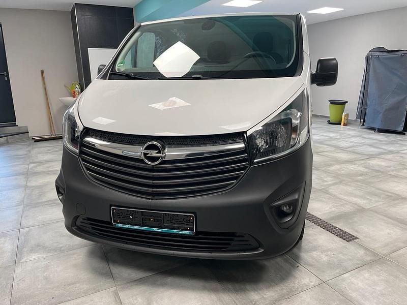 Second-hand Opel Vivaro 120 CP (88 kW) 2017 Alb Monovolum