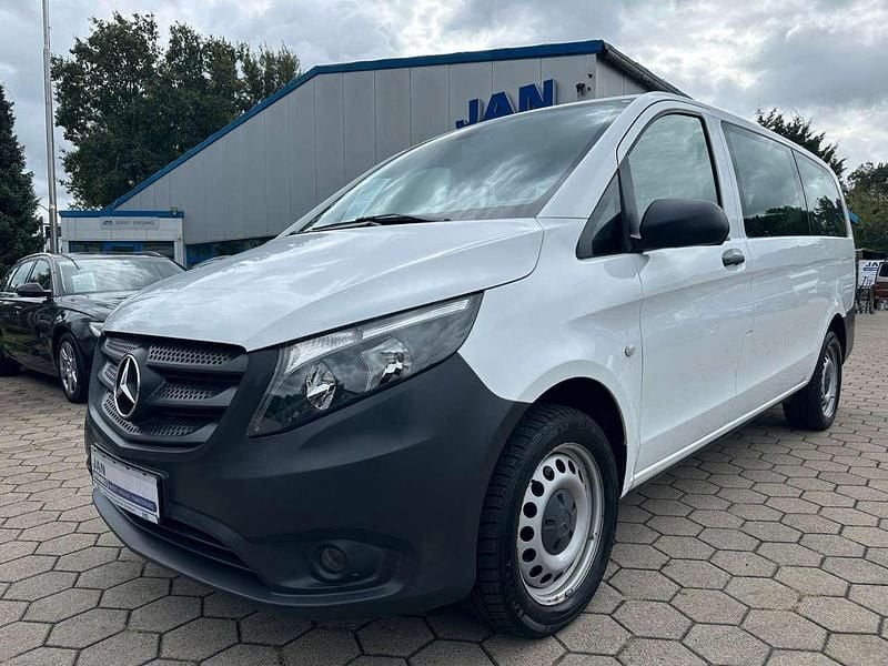 Arktikweiss Gebraucht 2020 Mercedes V200 Van / Kleinbus | 28.490 € (Superpreis) - Bild 1/4