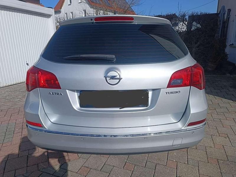 Gebraucht Opel Astra 140 PS (102 kW) 2014 Grau Kombi