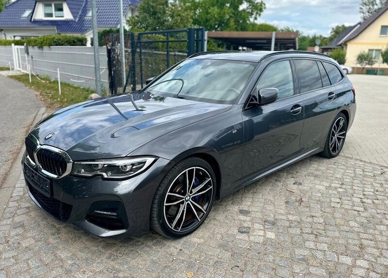 Grau Gebraucht 2021 BMW 320 M Sport Kombi | 26.450 € (Superpreis) - Bild 1/4
