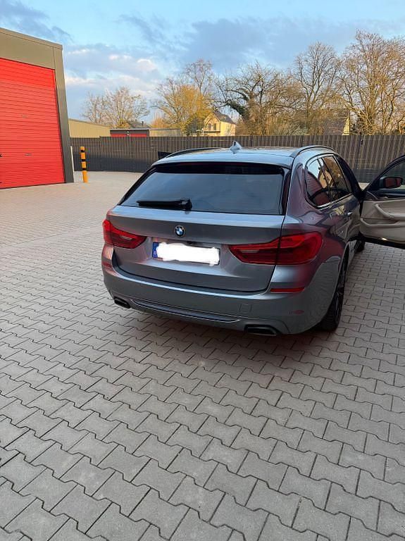Gebraucht BMW 540 Shadowline 320 PS (235 kW) 2017 Grau Kombi