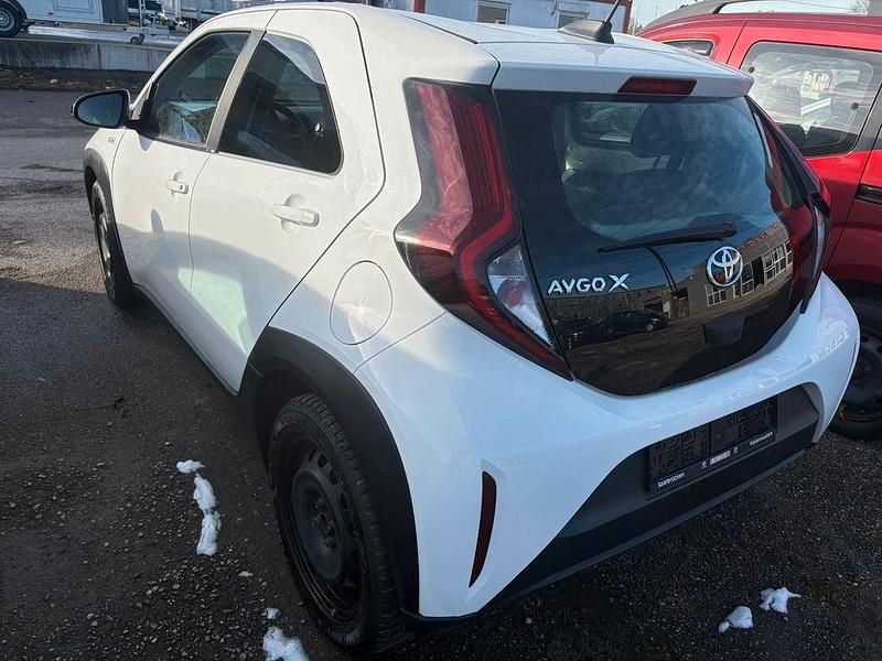 Gebraucht Toyota Aygo X X-play 72 PS (52 kW) 2022 Weiß SUV