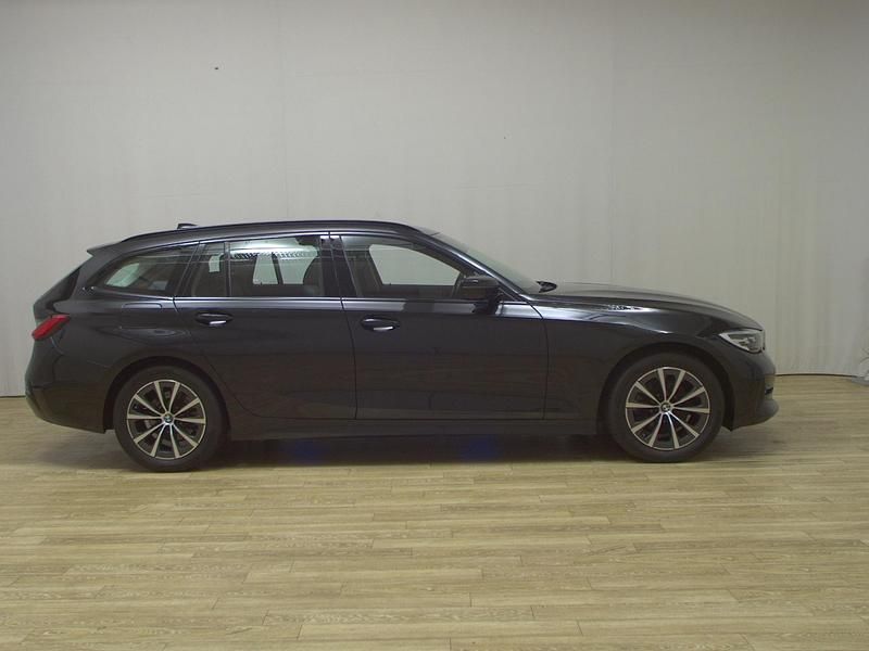 Schwarz Gebraucht 2021 BMW 320 Sport Line Kombi | 22.480 € (Guter Preis) - Bild 1/4