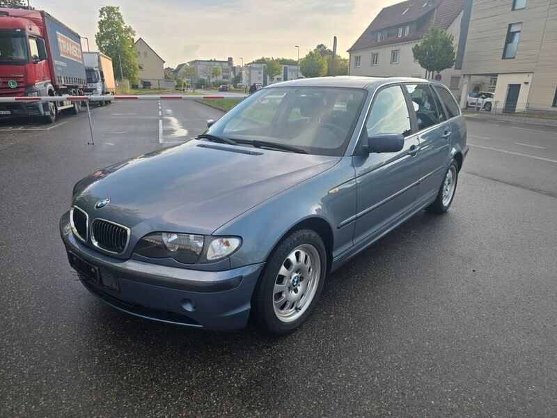 Grau Gebraucht 2002 BMW 320 Kombi | 2.999 € (Fairer Preis) - Bild 1/4