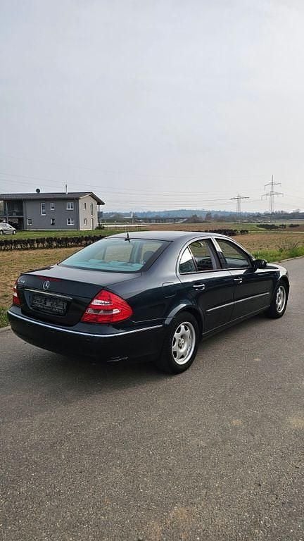 Gebraucht Mercedes E240 Elegance 177 PS (130 kW) 2003 Blau Limousine