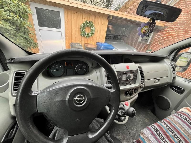 Gebraucht Opel Vivaro 115 PS (84 kW) 2008 Silber Van / Kleinbus