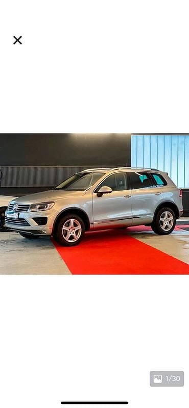 Gebraucht VW Touareg 262 PS (192 kW) 2015 Silber SUV