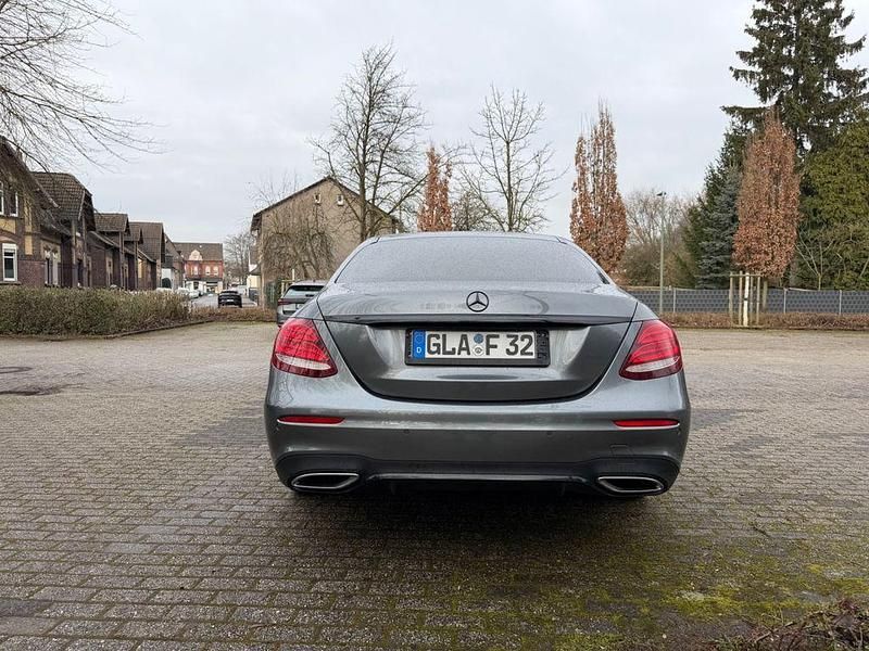 Gebraucht Mercedes E220 AMG line 194 PS (142 kW) 2017 Grau Limousine