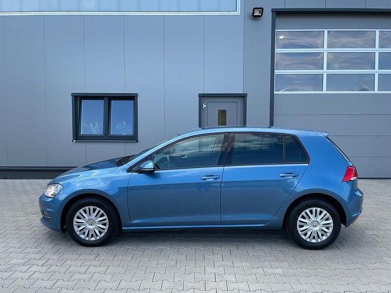 Gebraucht VW Golf VII 105 PS (77 kW) 2013 Pacific blue metallic Limousine