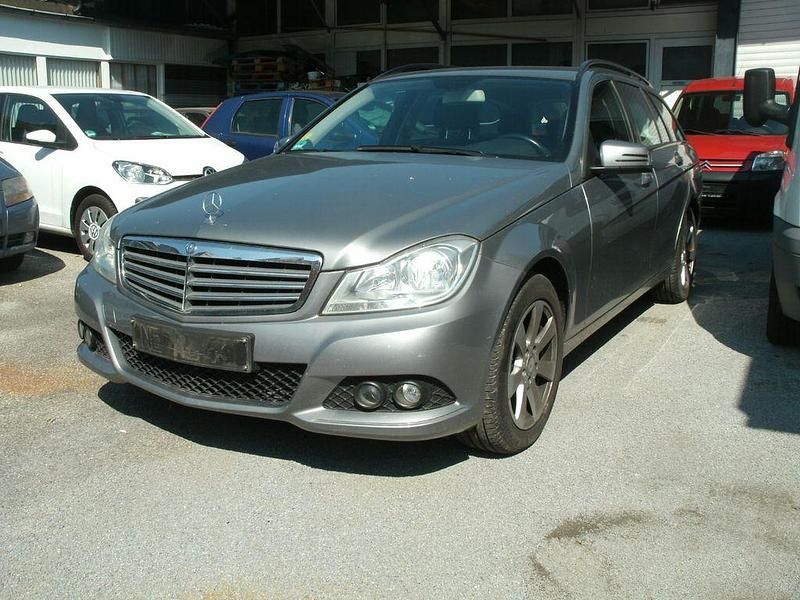 Gebraucht Mercedes C180 120 PS (88 kW) 2012 Silber Limousine