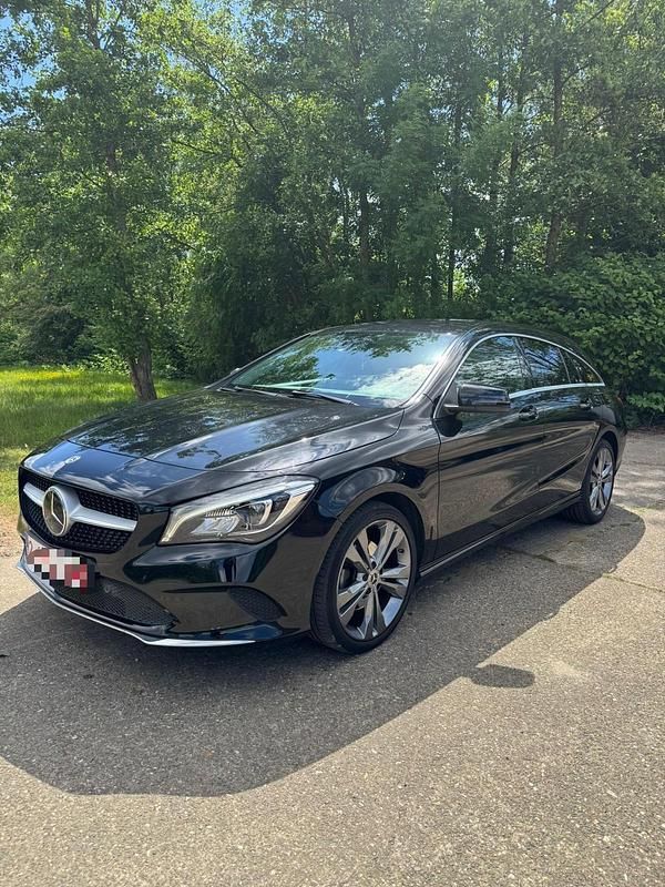 Schwarz Gebraucht 2018 Mercedes CLA180 Limousine | 14.700 € (Superpreis) - Bild 1/4