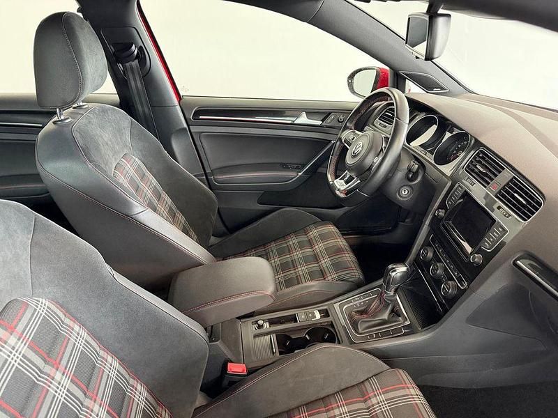 Second-hand VW Golf VII Sound 310 CP (228 kW) 2014 Roșu Berlinǎ