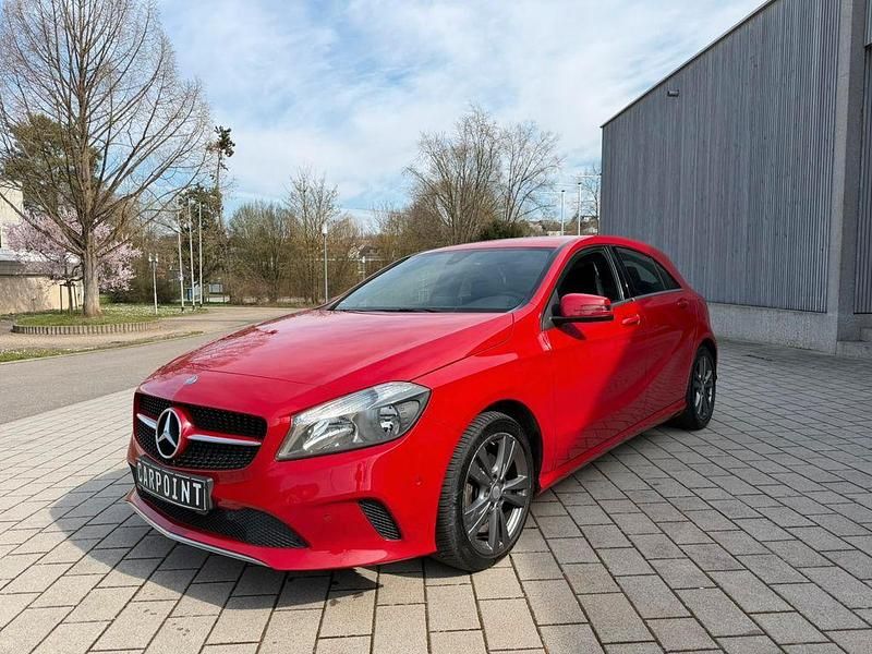 Gebraucht Mercedes A200 136 PS (100 kW) 2017 Rot Limousine