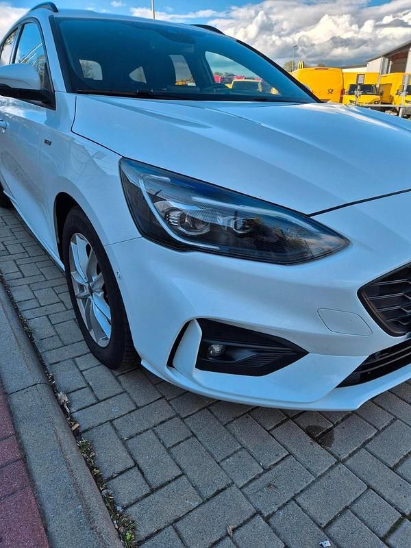 Usado Ford Focus ST-Line 150 CV (110 kW) 2021 Blanco Familiar