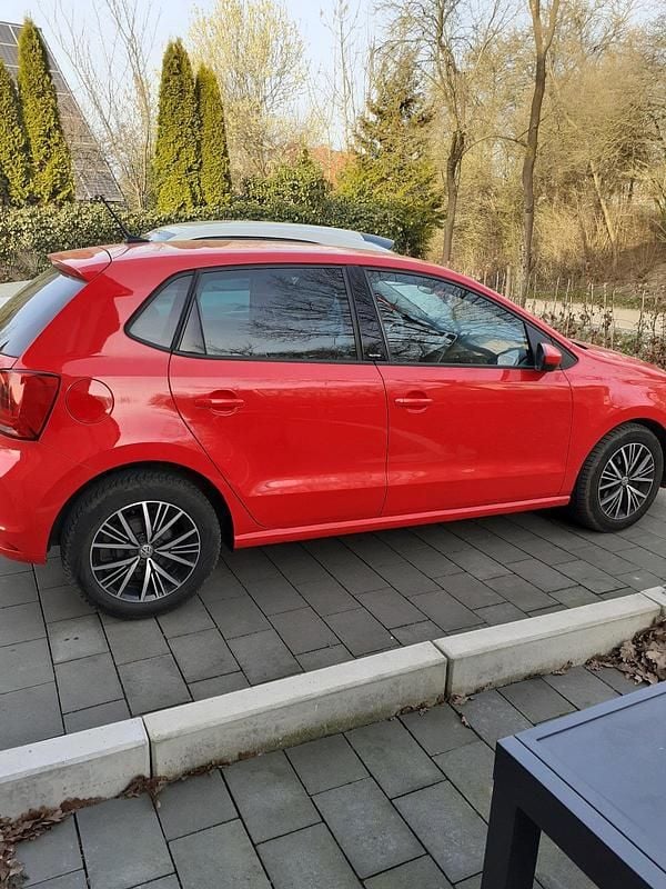 Gebraucht VW Polo Allstar 75 PS (55 kW) 2016 Rot Kleinwagen