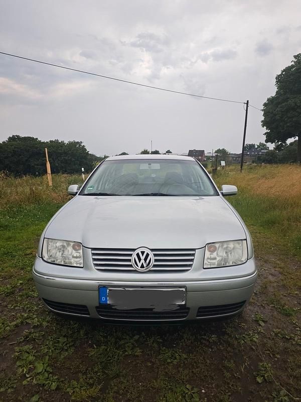Silber Gebraucht 2002 VW Bora Limousine | 2.600 € (Fairer Preis) - Bild 1/4